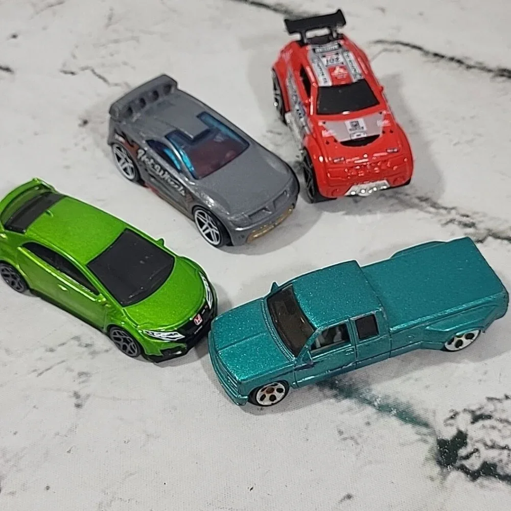 Hot Wheels Lot Of 33 Race Cars Hot Rods Trucks Die-Cast Vehicles Rolling Figures